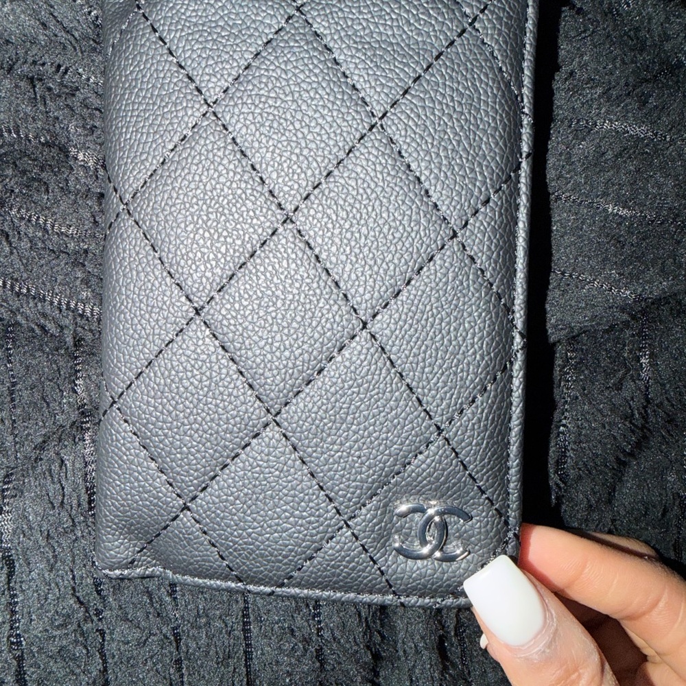 CHANEL Black Quilted Caviar Leather Passport & Card Holder with Silver CC - Picture 3 of 4